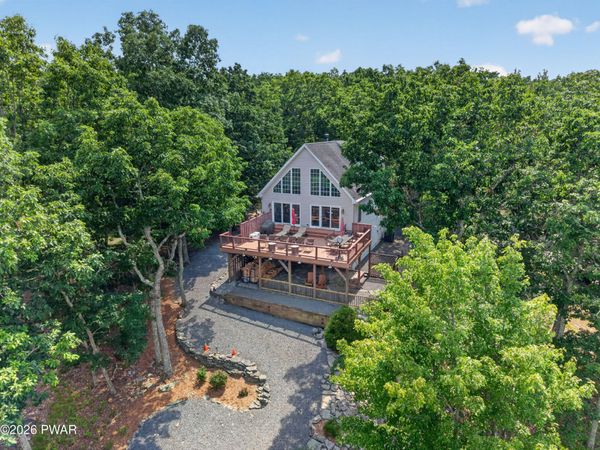 150 Robin Way, Lackawaxen, PA 18435