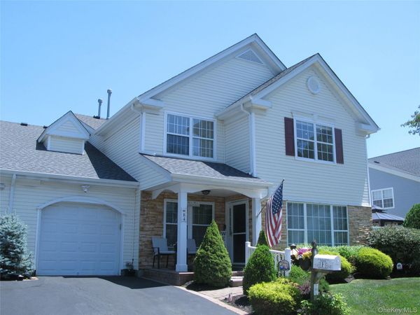 84 Kate Circle , Middle Island, NY 11953