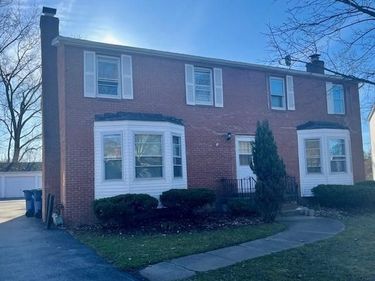 199 Fairgreen Drive, Unit Left, Buffalo, NY 14228