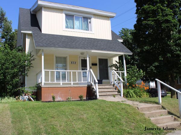 832 College Avenue NE, Grand Rapids, MI 49503