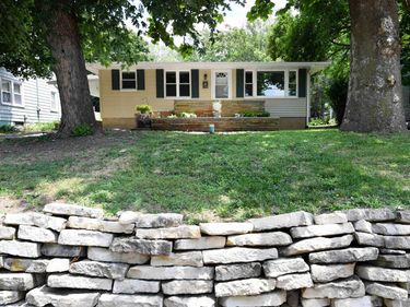 704 E SHORE Drive, Pekin, IL 61554