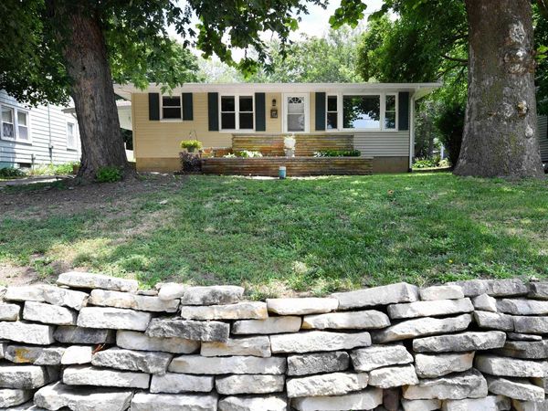 704 E SHORE Drive, Pekin, IL 61554