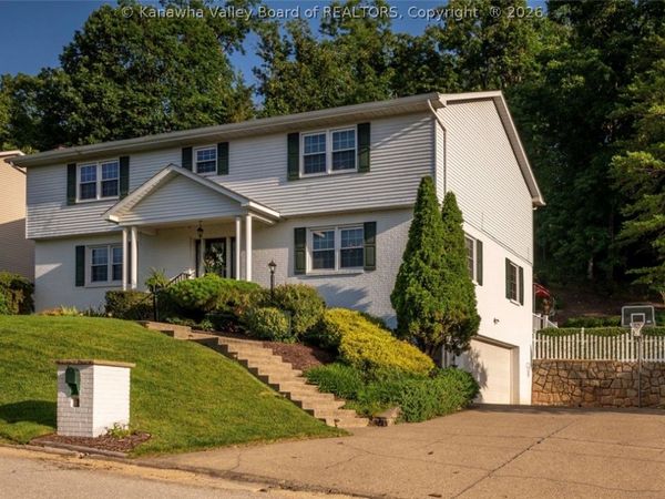 16 Carriage Road, Charleston, WV 25314
