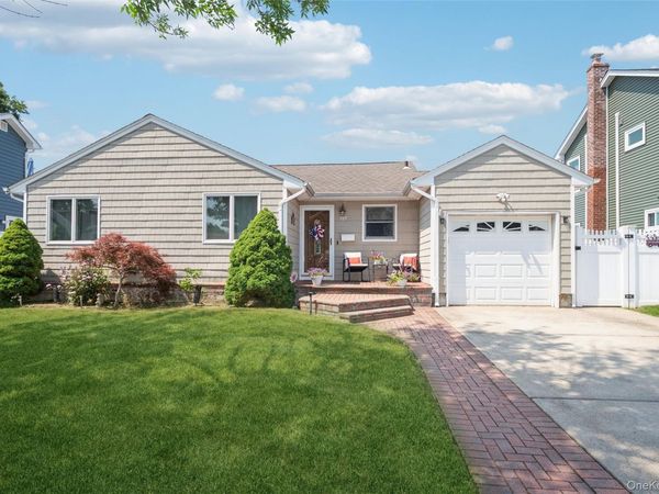 389 Briarwood Road , Massapequa, NY 11758