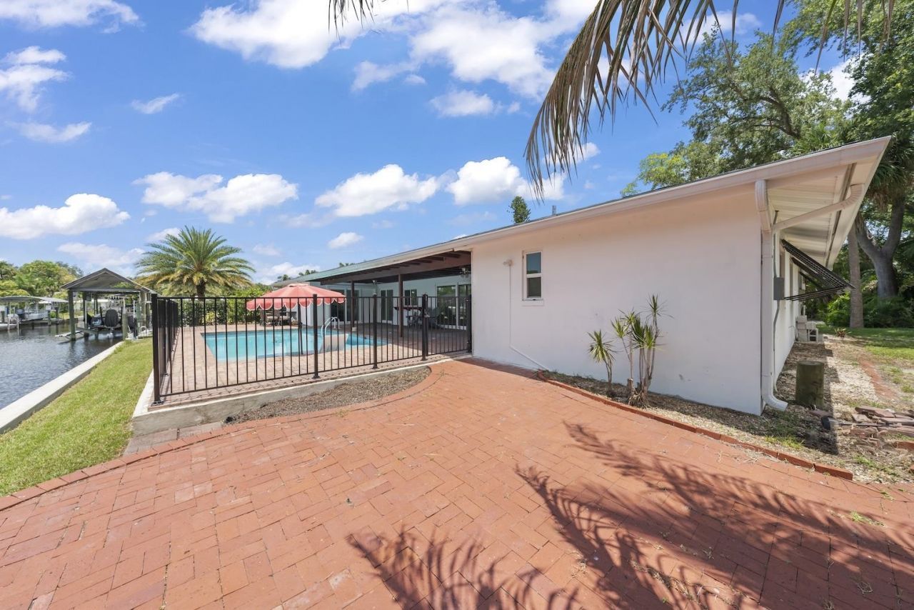 1040 Edgemere Dr, Fort Myers, FL 33919 Photo