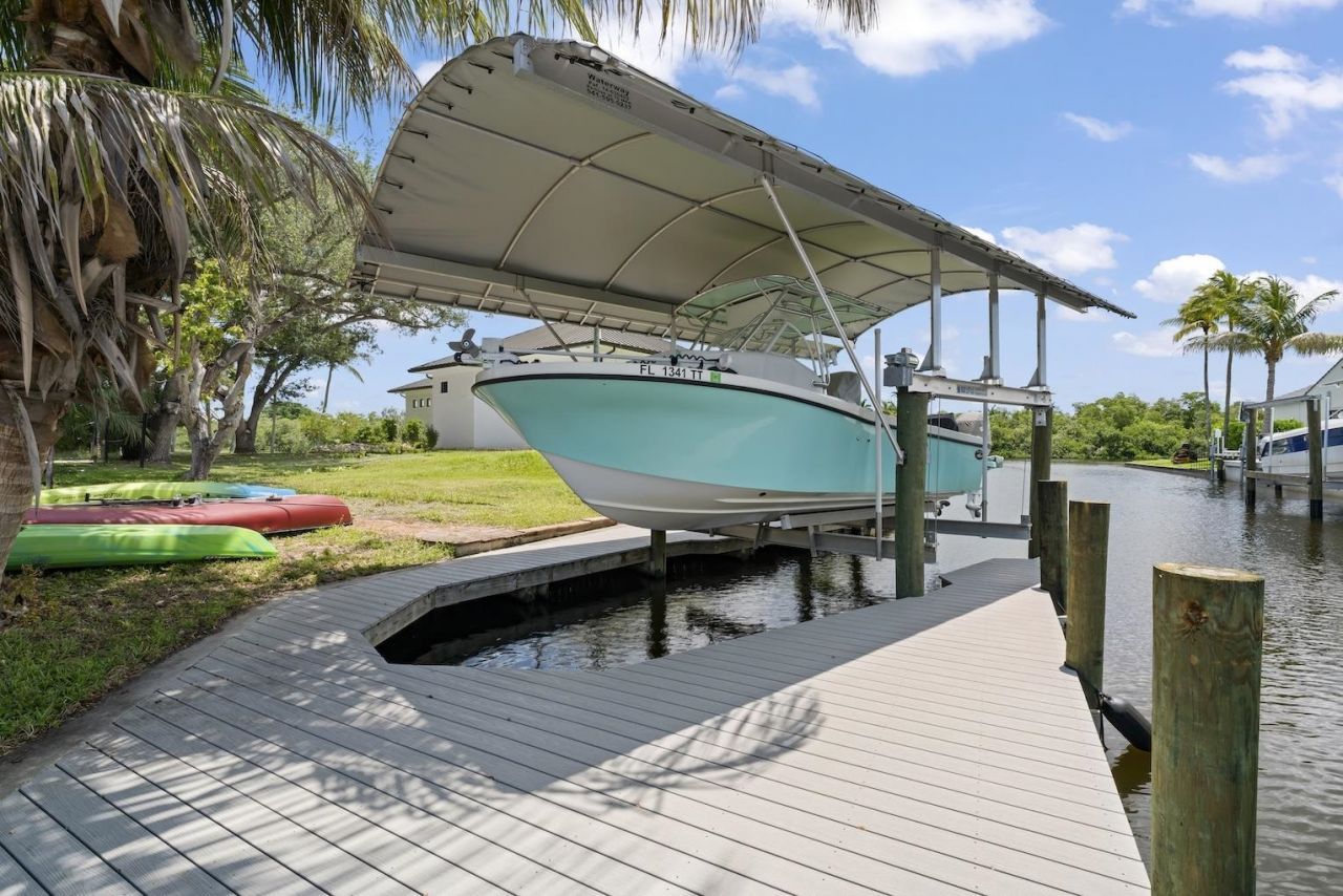 1040 Edgemere Dr, Fort Myers, FL 33919 Photo
