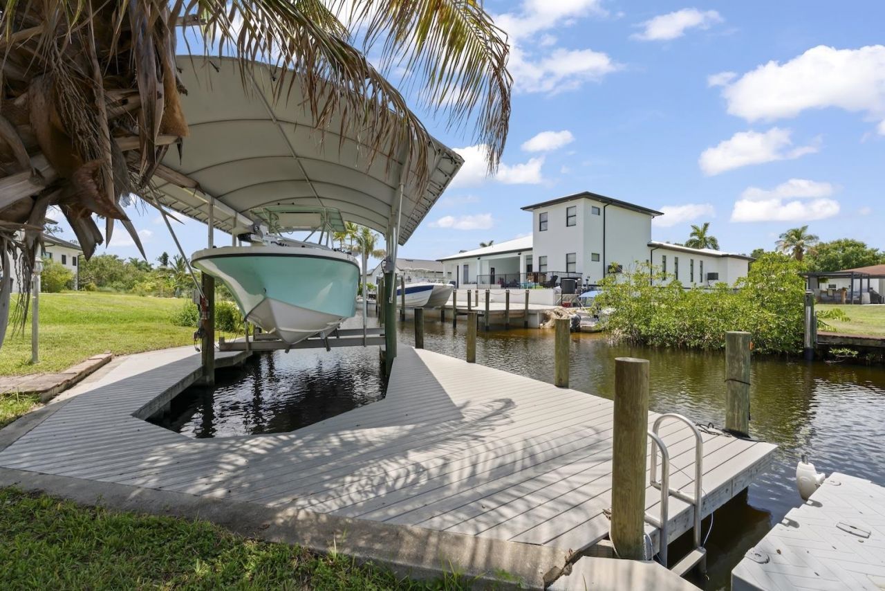 1040 Edgemere Dr, Fort Myers, FL 33919 Photo