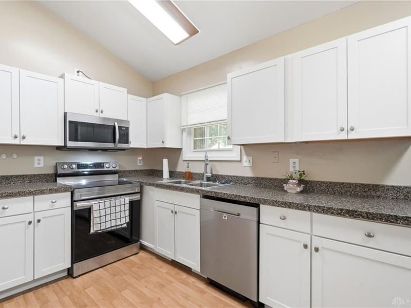 1960 Carol Parkway, Kettering, OH 45440 Photo 8