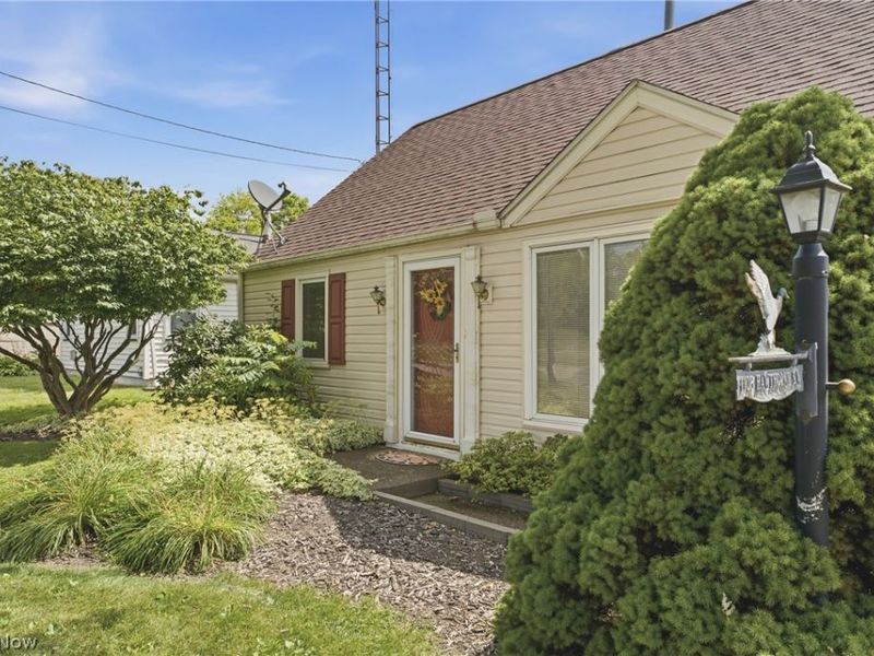 1108 Hawthorne Avenue SW, Canton, OH 44710 Photo 2