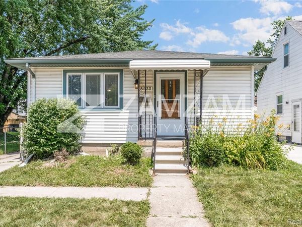 8233 Stephens , Center Line, MI 48015