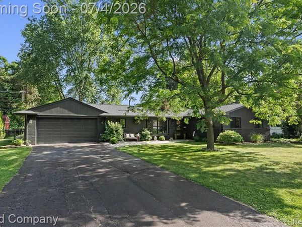 141 Nesbit Lane, Rochester Hills, MI 48309