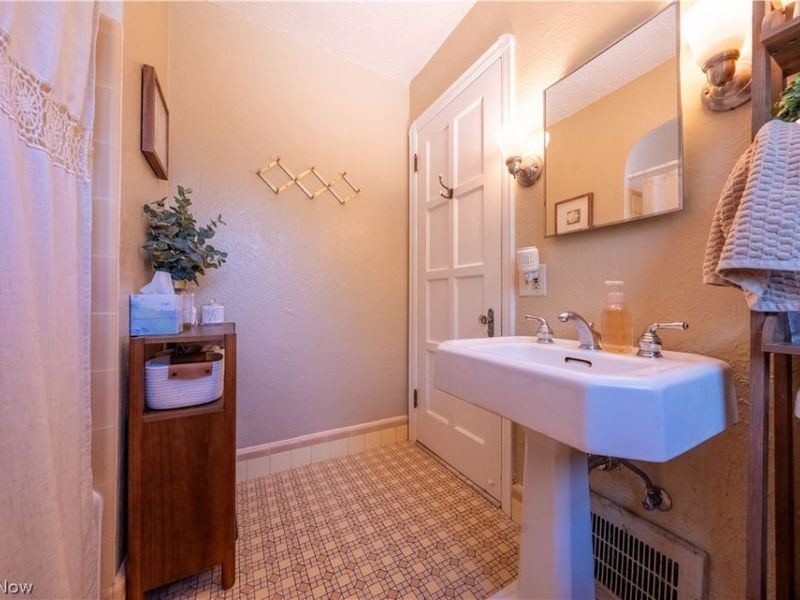 3687 Warren Road, Cleveland, OH 44111 Photo 21