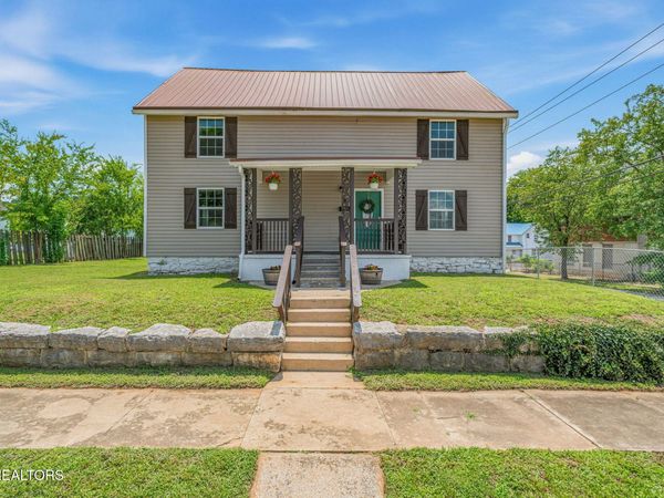 431 Carter Ave, Harriman, TN 37748