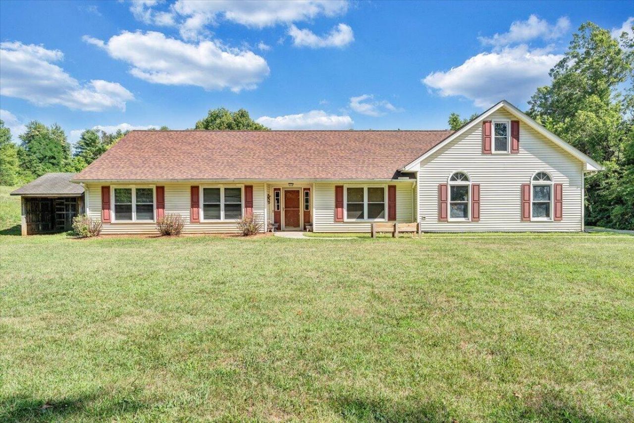 361 Saddlewood Dr, Wirtz, VA 24184 Main Photo