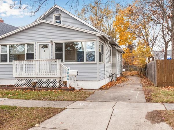 7335 Wiegand Boulevard, Center Line, MI 48015