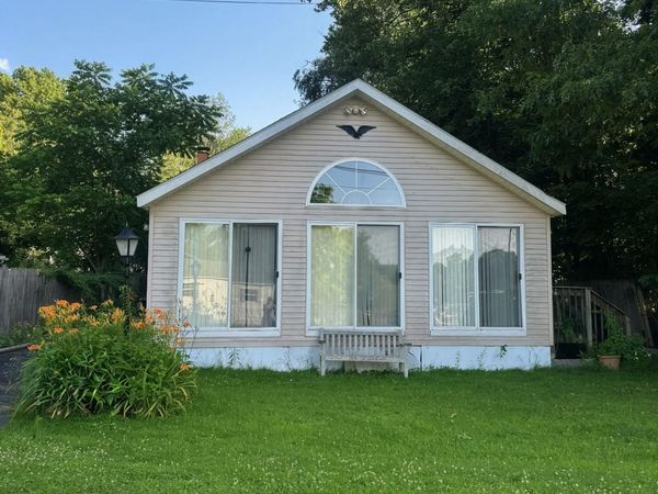 10 Brows Beach Rd, Wales, MA 01081
