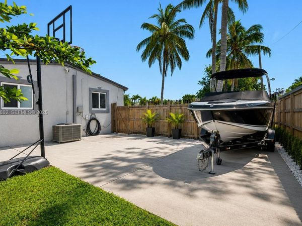 1300 N 70th Ter , Hollywood, FL 33024