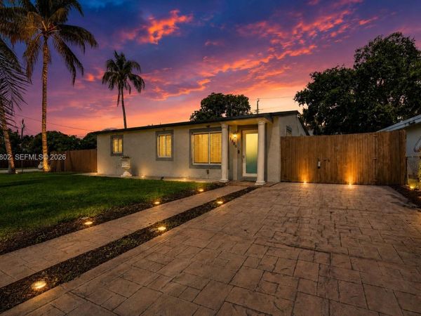 1300 N 70th Ter , Hollywood, FL 33024