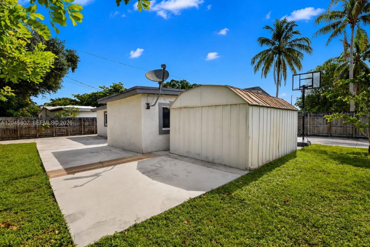 1300 N 70th Ter, Hollywood, FL 33024 Photo