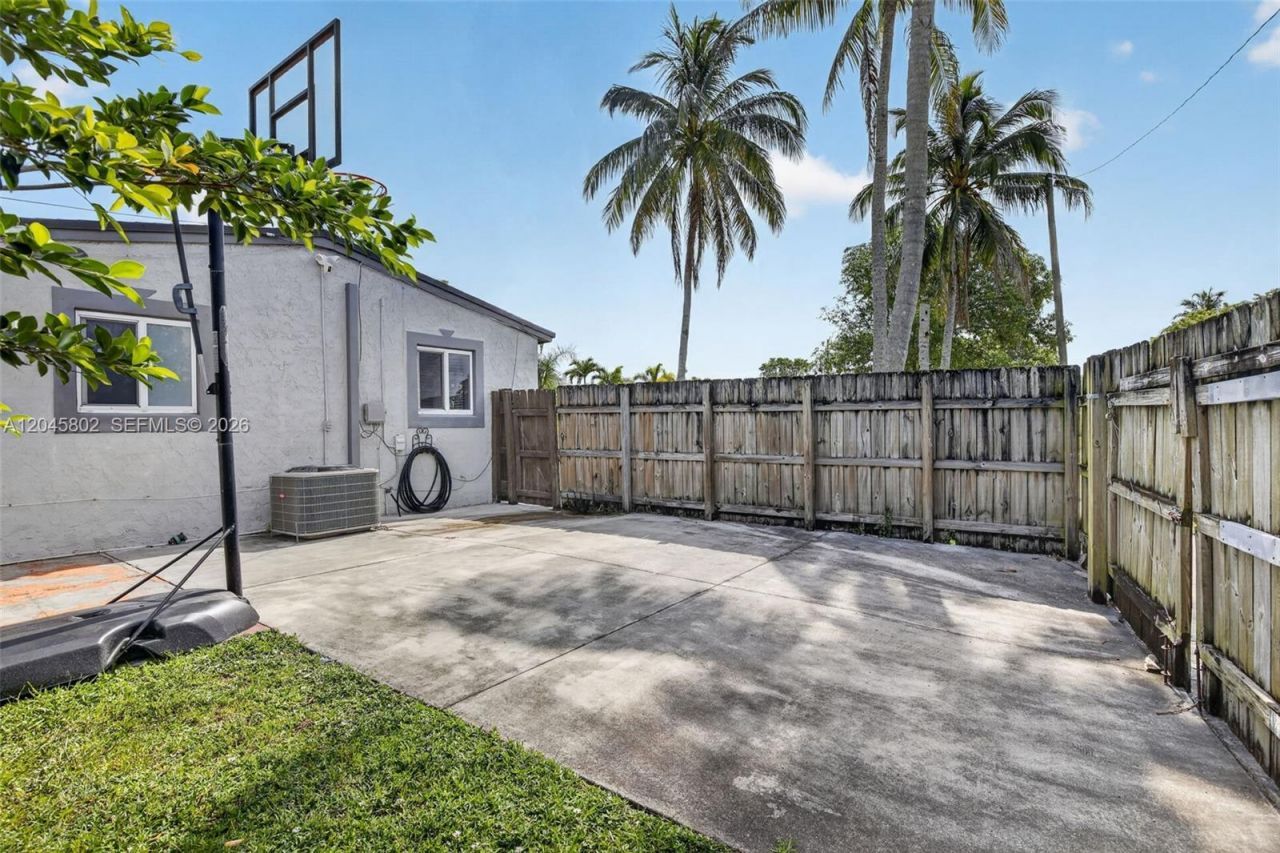 1300 N 70th Ter, Hollywood, FL 33024 Photo