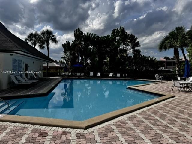 13951 Kendale Lakes Cir , Unit 807A, Miami, FL 33183 Photo