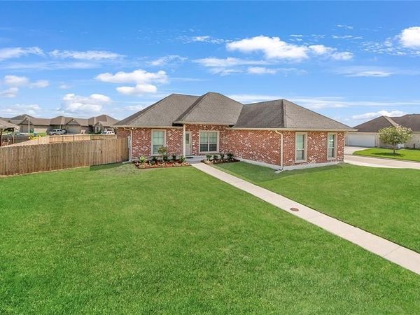 2449 AVE MONT MARTRE Avenue, Gretna, LA 70056
