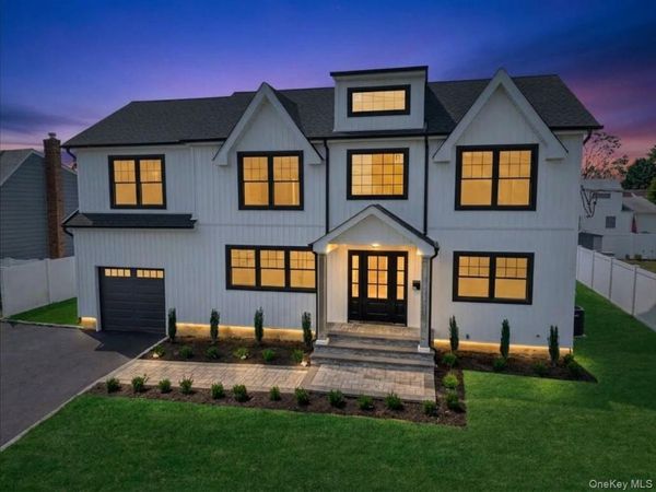 60 Westwood Road S, Massapequa Park, NY 11762