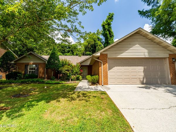 154 Manchester Drive, Maryville, TN 37803