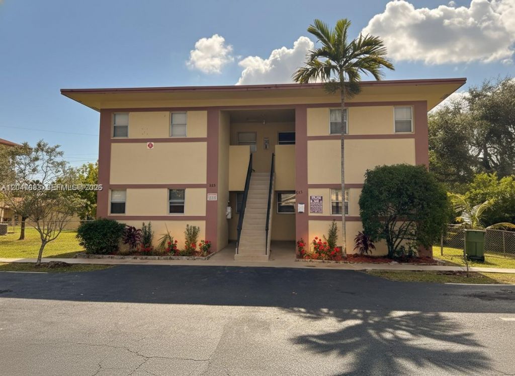 825 SW 10th St, Unit B, Hallandale Beach, FL 33009 Photo