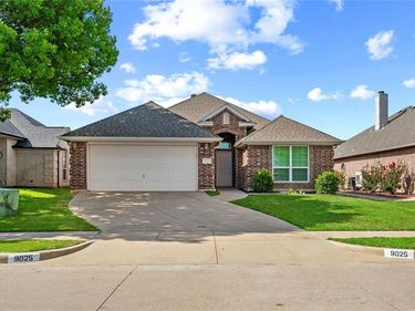 9025 River Falls Drive, Fort Worth, TX 76118