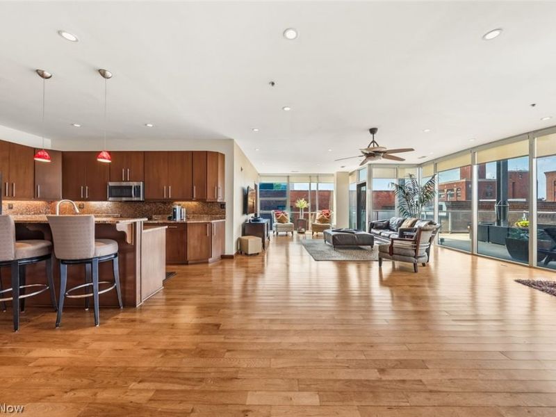 701 W Lakeside Avenue, Unit 606, Cleveland, OH 44113 Photo 8