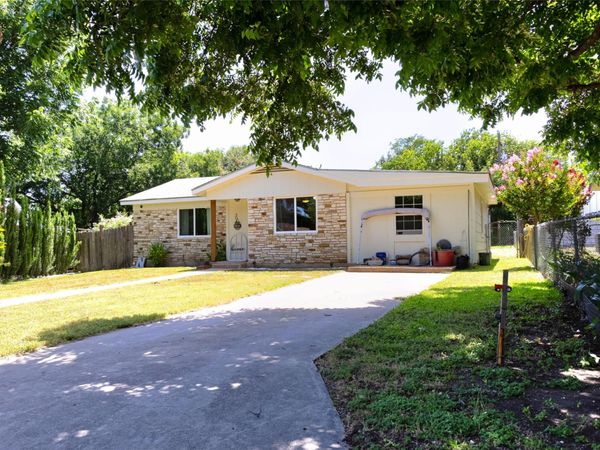 304 Mildred ST, Burnet, TX 78611