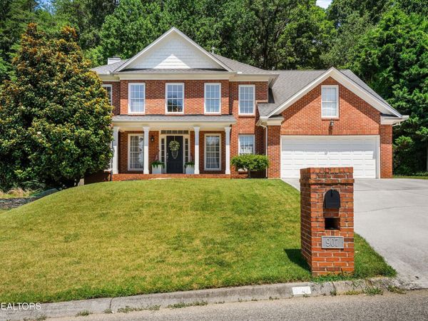 907 Garrison Ridge Blvd, Knoxville, TN 37922