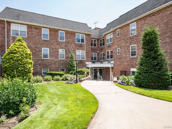 2 Fowler Avenue , Unit 201, Lynbrook, NY 11563