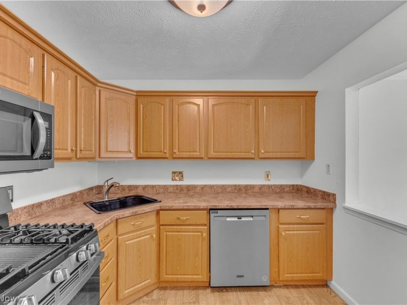 4215 Jennings Ridge Drive, Cleveland, OH 44109 Photo 7