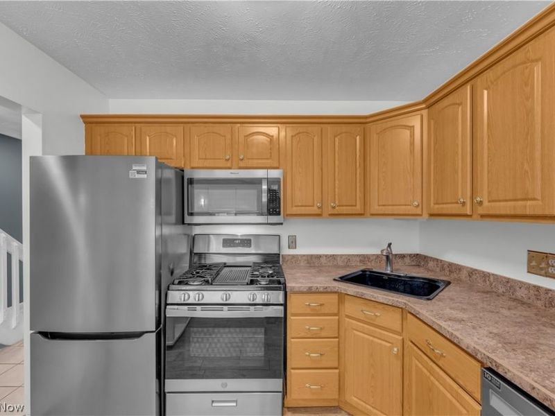 4215 Jennings Ridge Drive, Cleveland, OH 44109 Photo 8