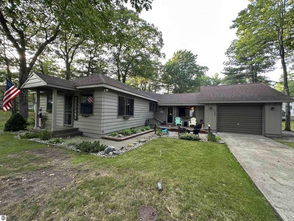 5437 8th Street E, Au Gres, MI 48703
