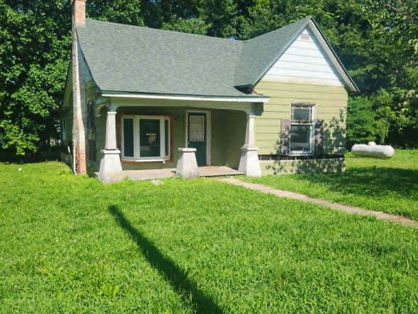 629 N Locust Street , Buffalo, MO 65622