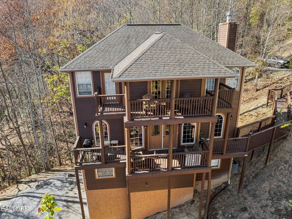 909 Black Wolf Way, Gatlinburg, TN 37738