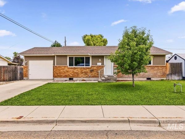 2015 Meadow Ave., Caldwell, ID 83605
