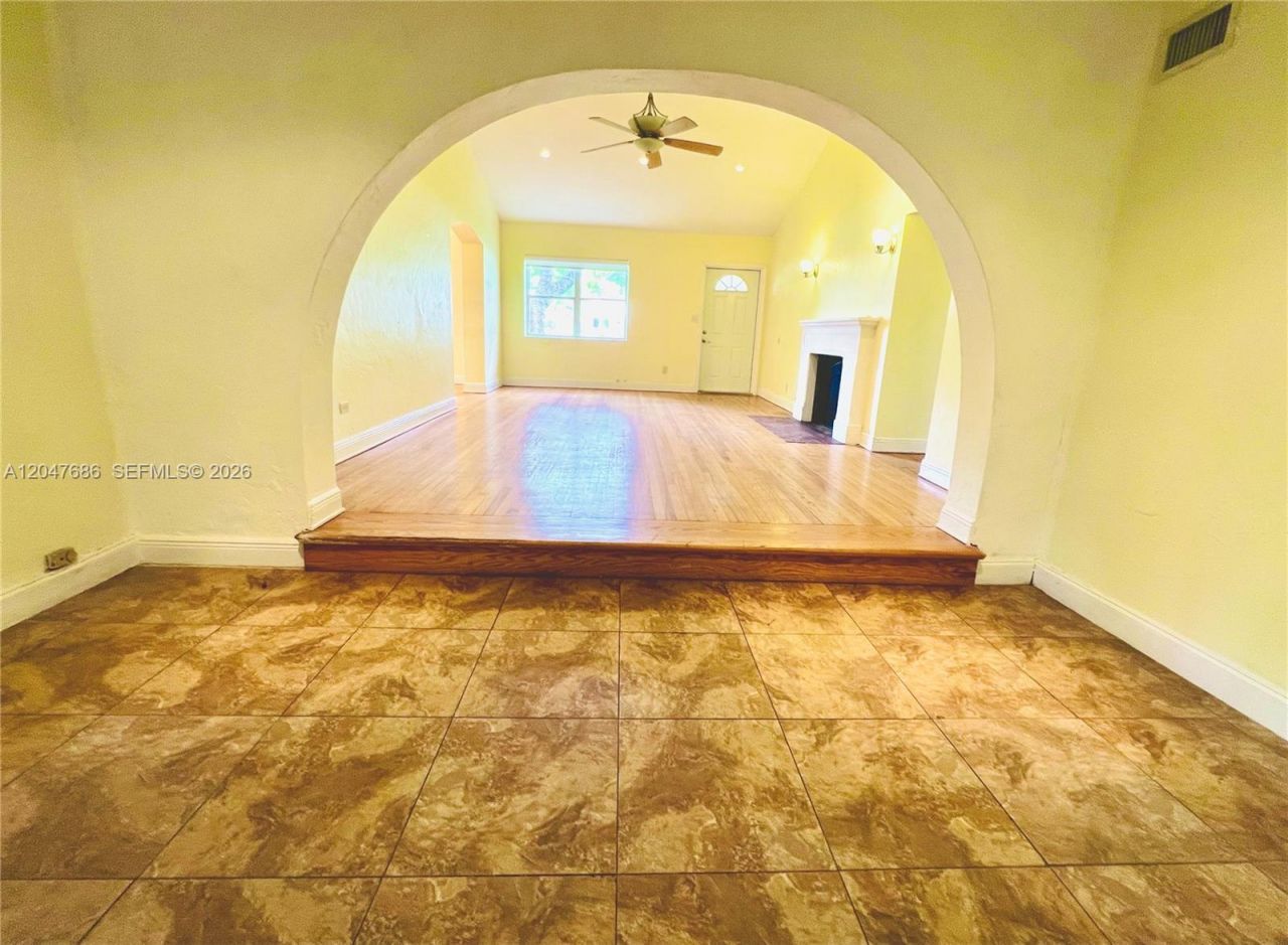 410 Pinecrest Dr , Unit 1, Miami Springs, FL 33166 Photo