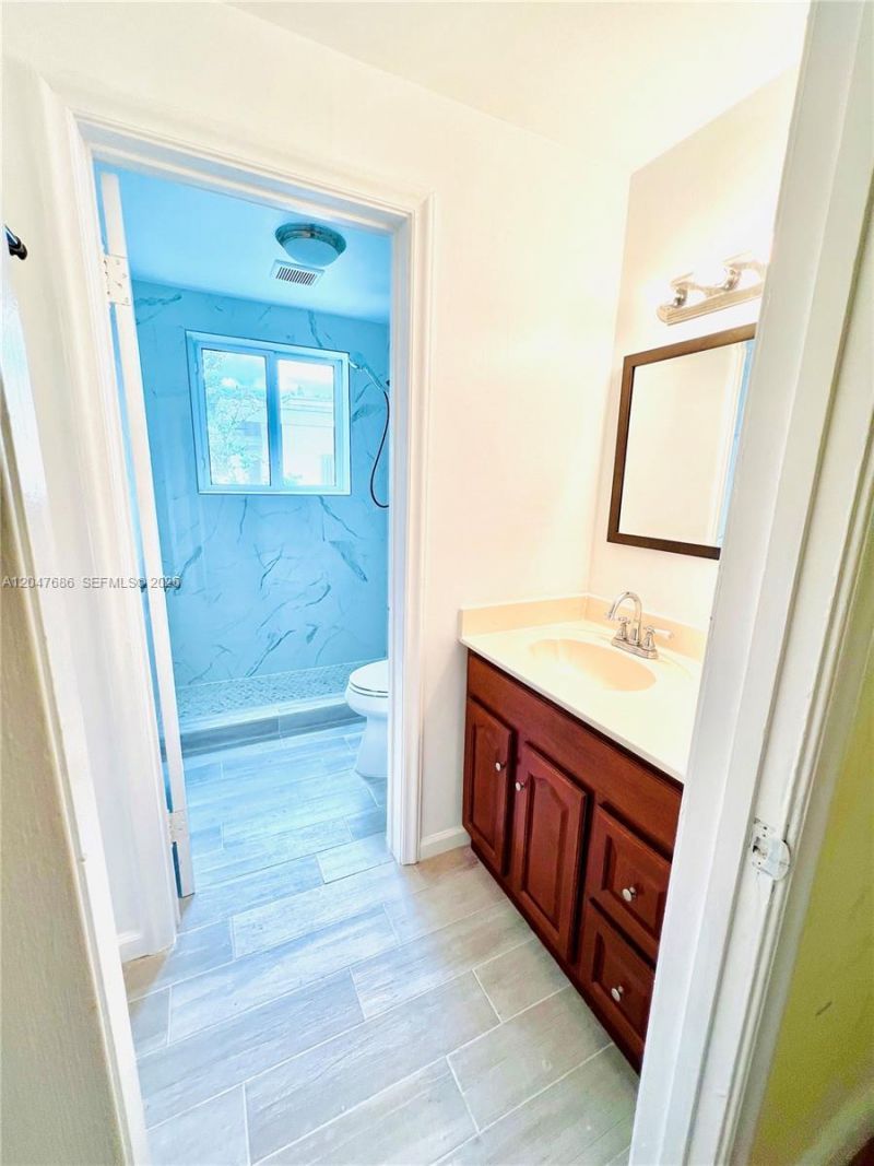 410 Pinecrest Dr , Unit 1, Miami Springs, FL 33166 Photo