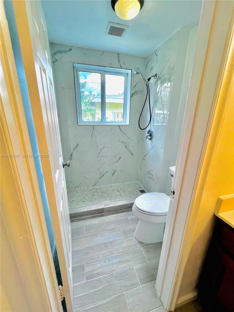 410 Pinecrest Dr , Unit 1, Miami Springs, FL 33166 Photo