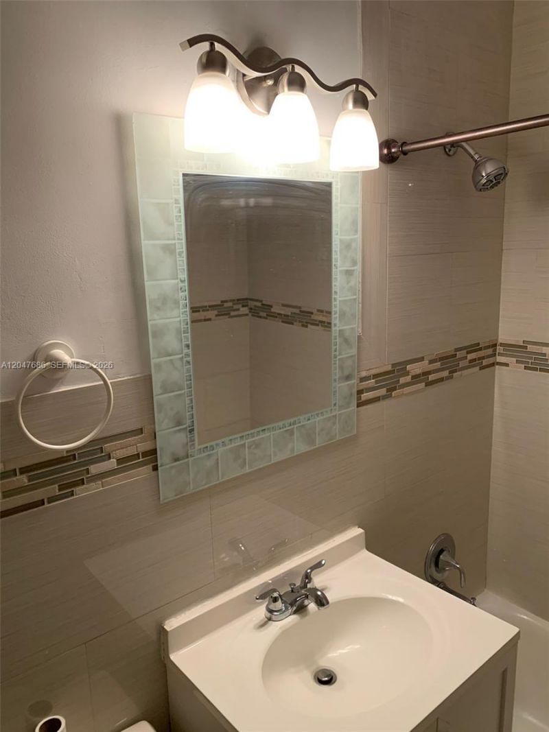 410 Pinecrest Dr , Unit 1, Miami Springs, FL 33166 Photo