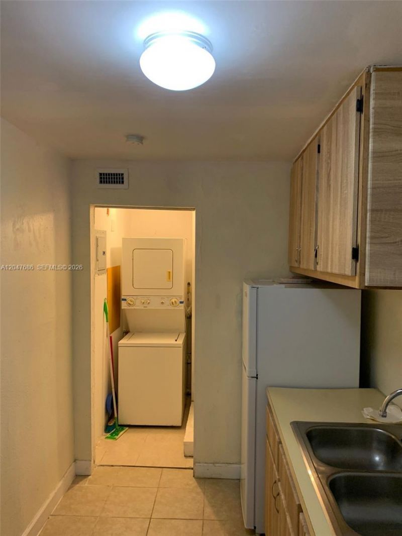 410 Pinecrest Dr , Unit 1, Miami Springs, FL 33166 Photo