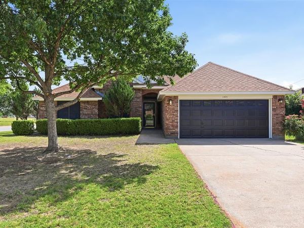 1401 Spanish Oak Drive, Granbury, TX 76048