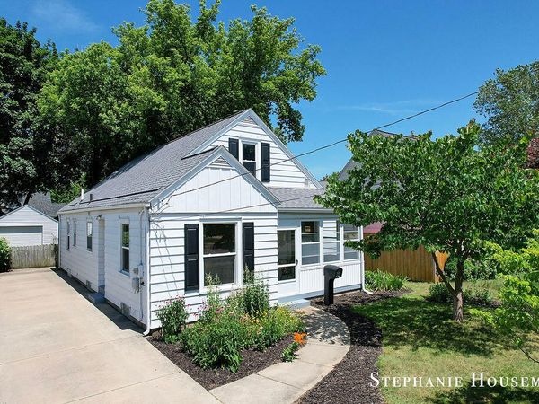 933 Mayhew Wood Drive SE, Grand Rapids, MI 49507
