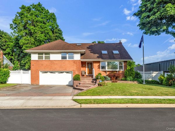 46 Audrey Road , Westbury, NY 11590