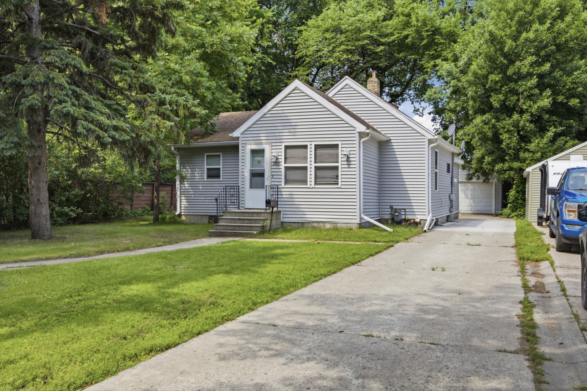 1614 5th Street N, Fargo, ND 58102 Main Photo
