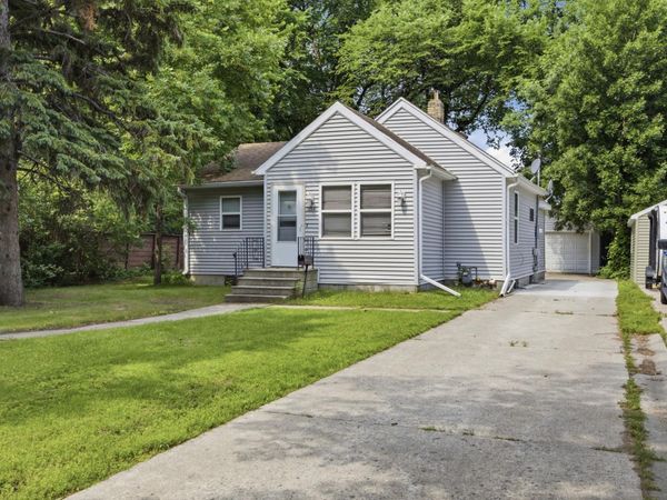 1614 5th Street N, Fargo, ND 58102